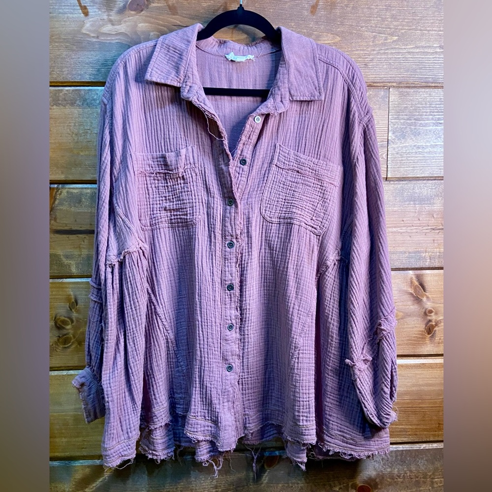 Easel Mauve Button Down Shirt 
PTP- 24-26” shoulder to bottom-front 27” Back 29”